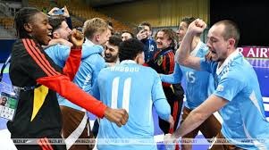 霍华德招募字母哥搭档东詹：别带伤强撑上场，湖人需要你