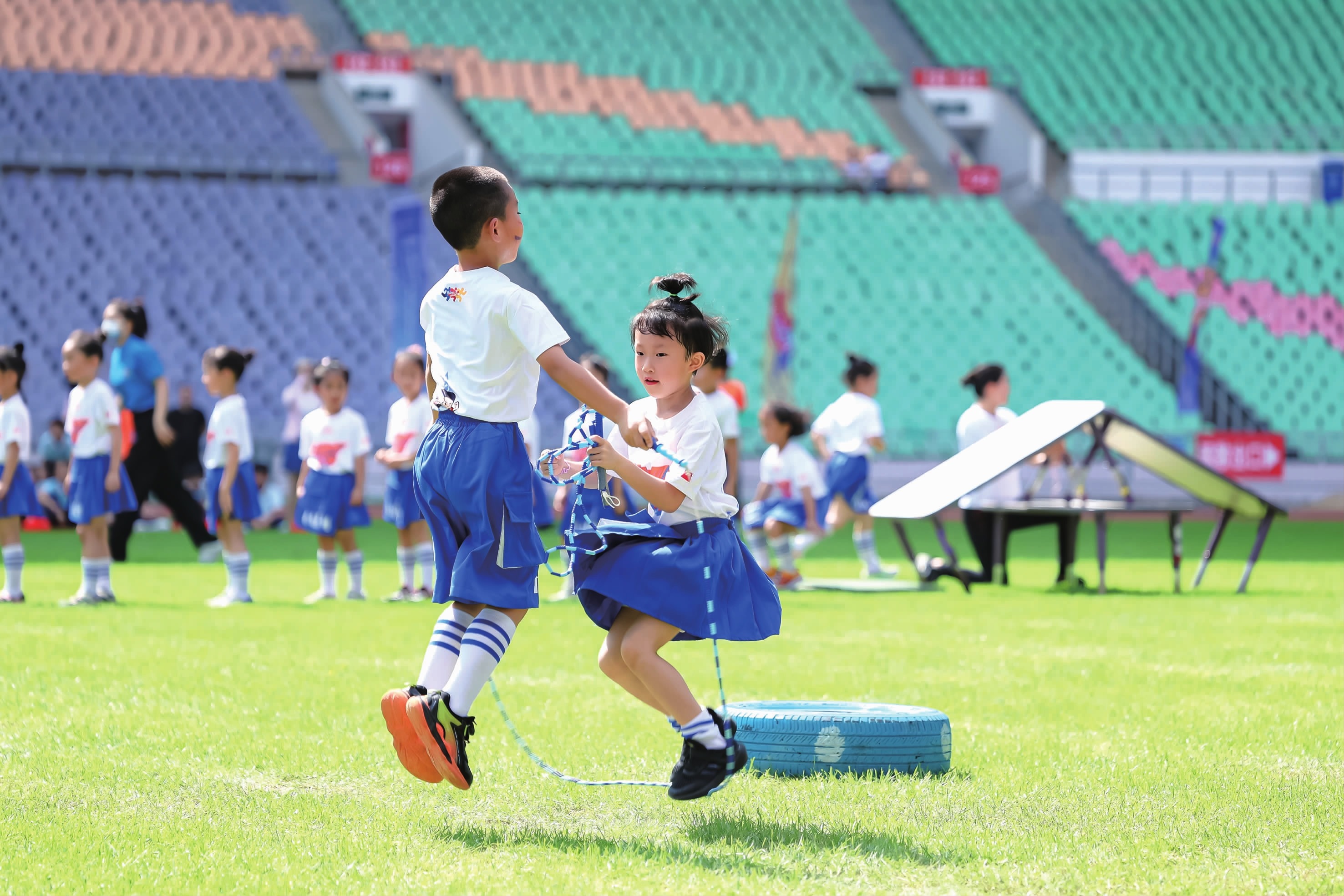 主力缺阵成就机会，活塞新秀珍惜比赛交出代表作，一球成名！